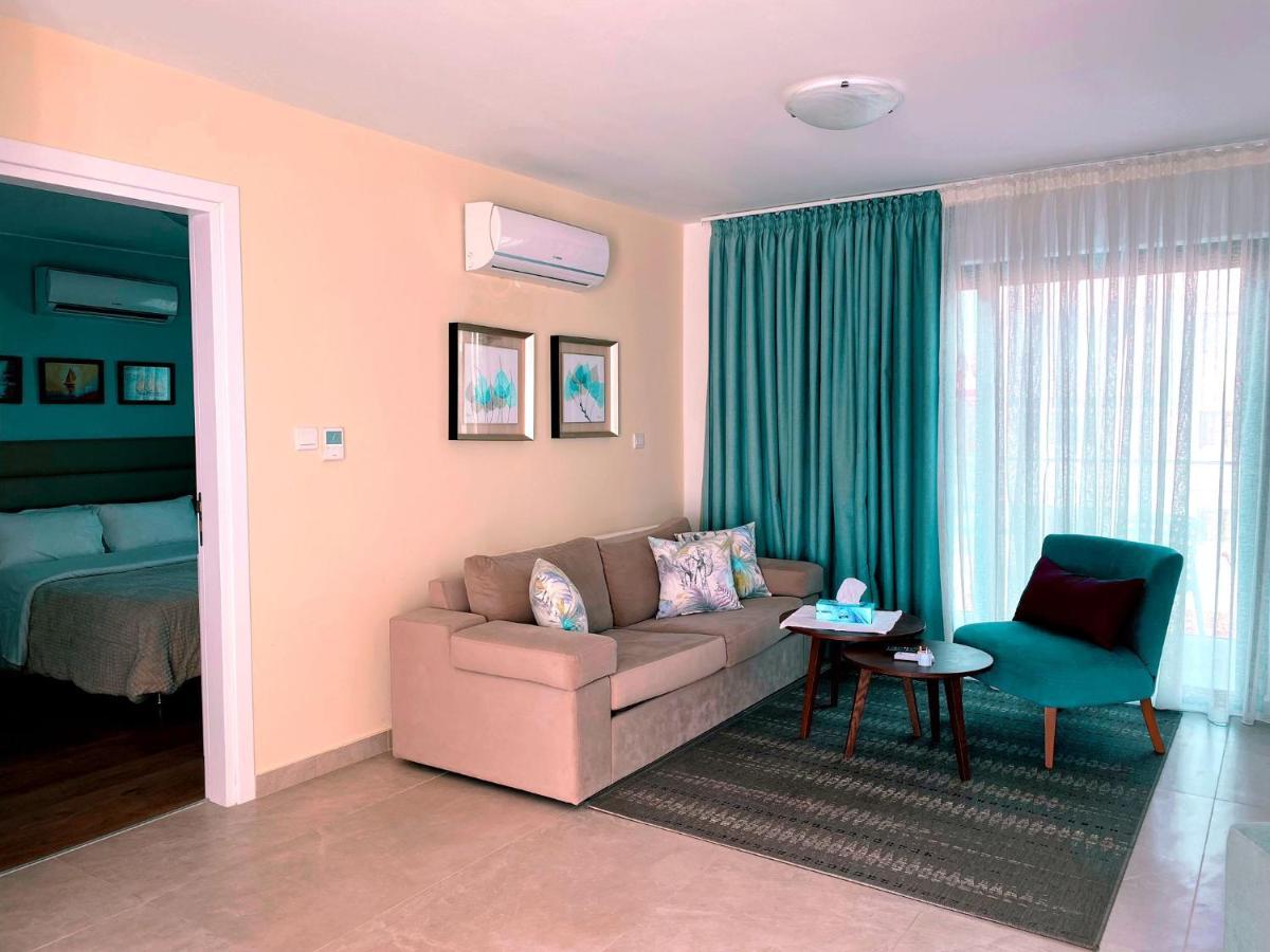 Victoria Suites Пафос Экстерьер фото